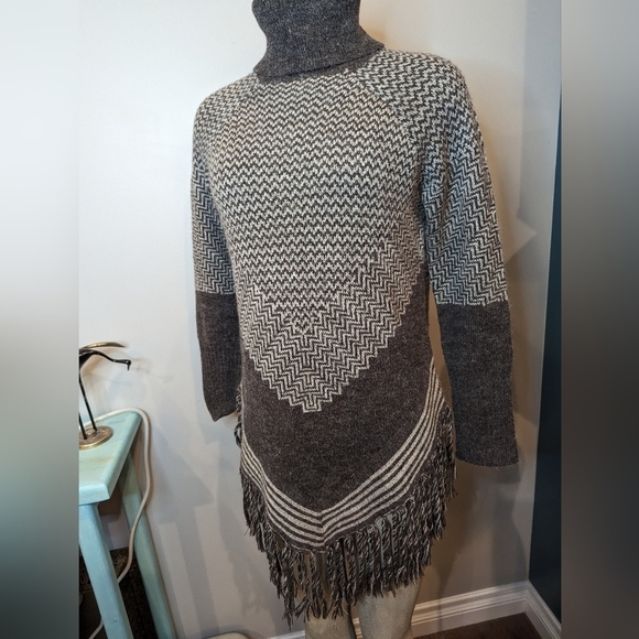 Only Boho poncho sweater fringe brown & cream sweater, Size M - Picture 5 of 15